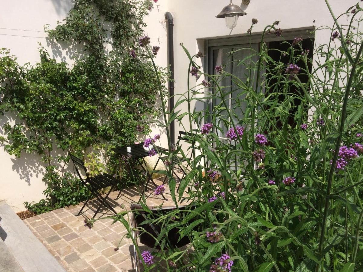 Denis & Virginie - Chateau A Pied - Parking Gratuit ベルサイユ エクステリア 写真